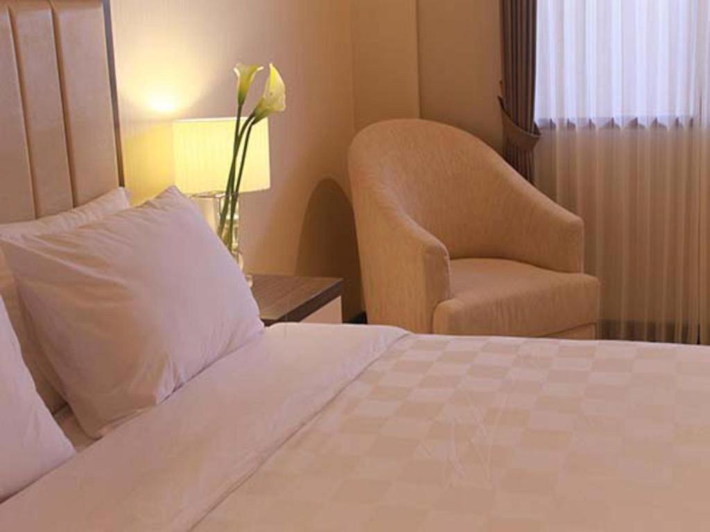 Bella Hotel Surabaya Eksteriør bilde